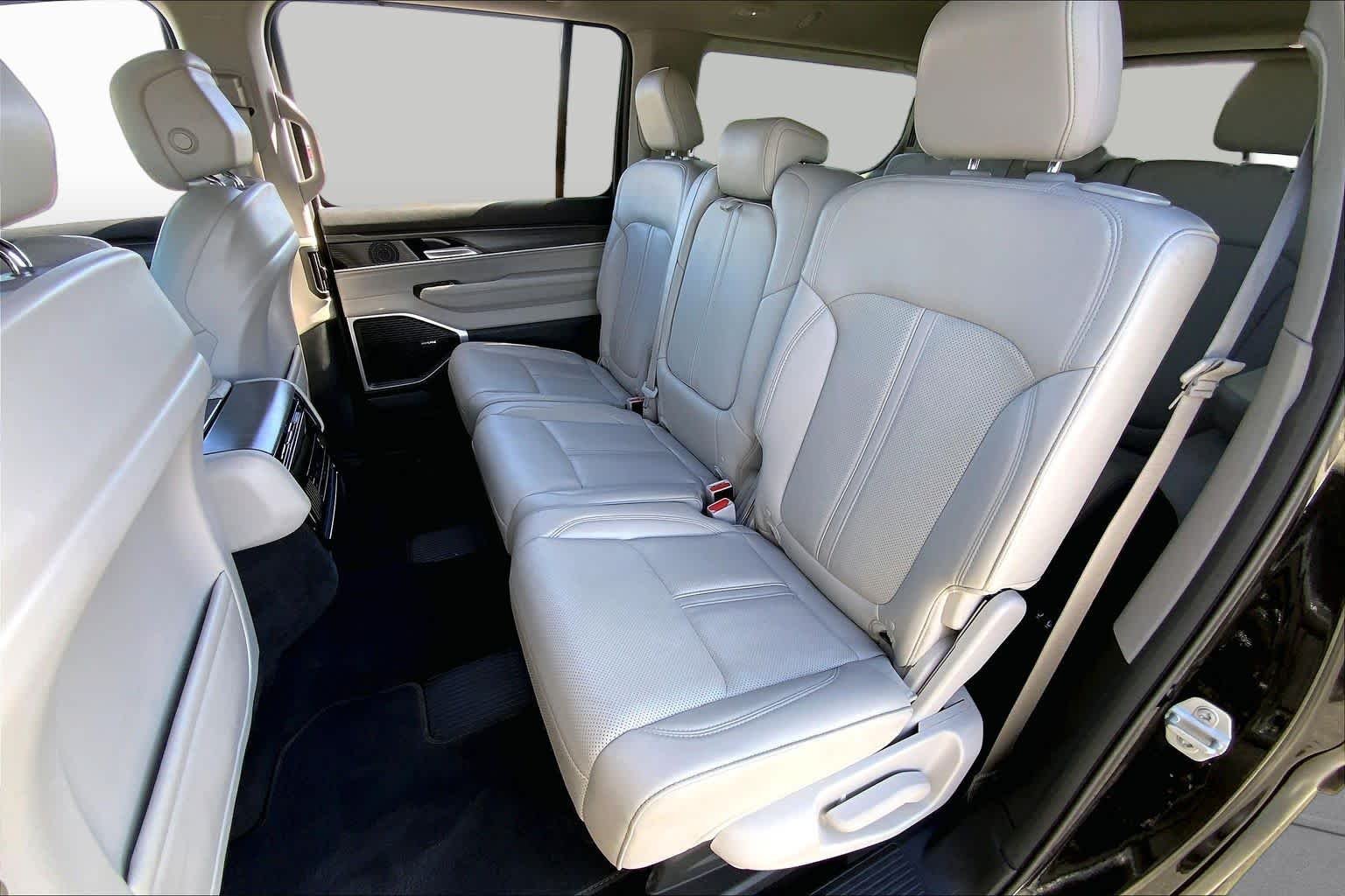 Used 2024 Diamond Black Crystal Pearlcoat Jeep Series II image 20