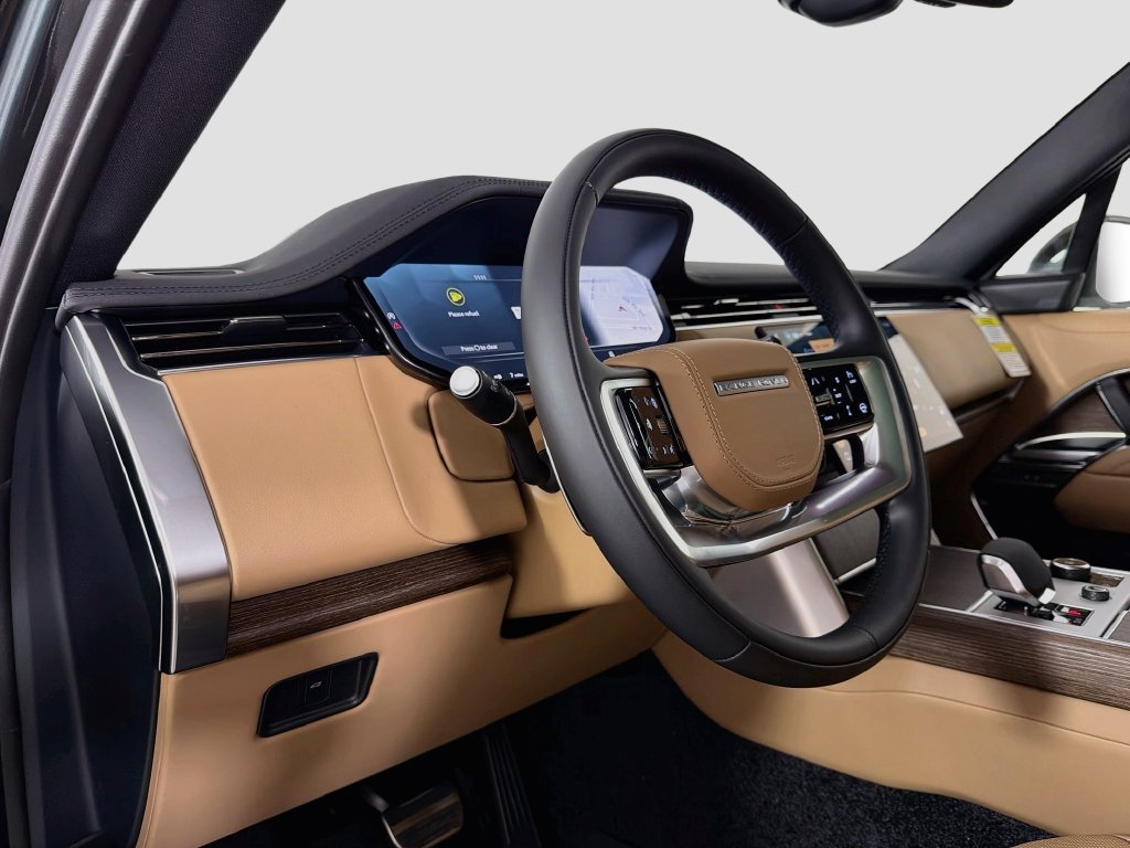 New 2027 Belgravia Green Land Rover SE image 9