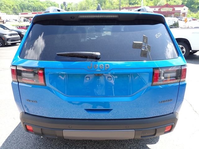 New 2026 Hydro Blue Pearl-Coat Exterior Paint Jeep Laredo image 4