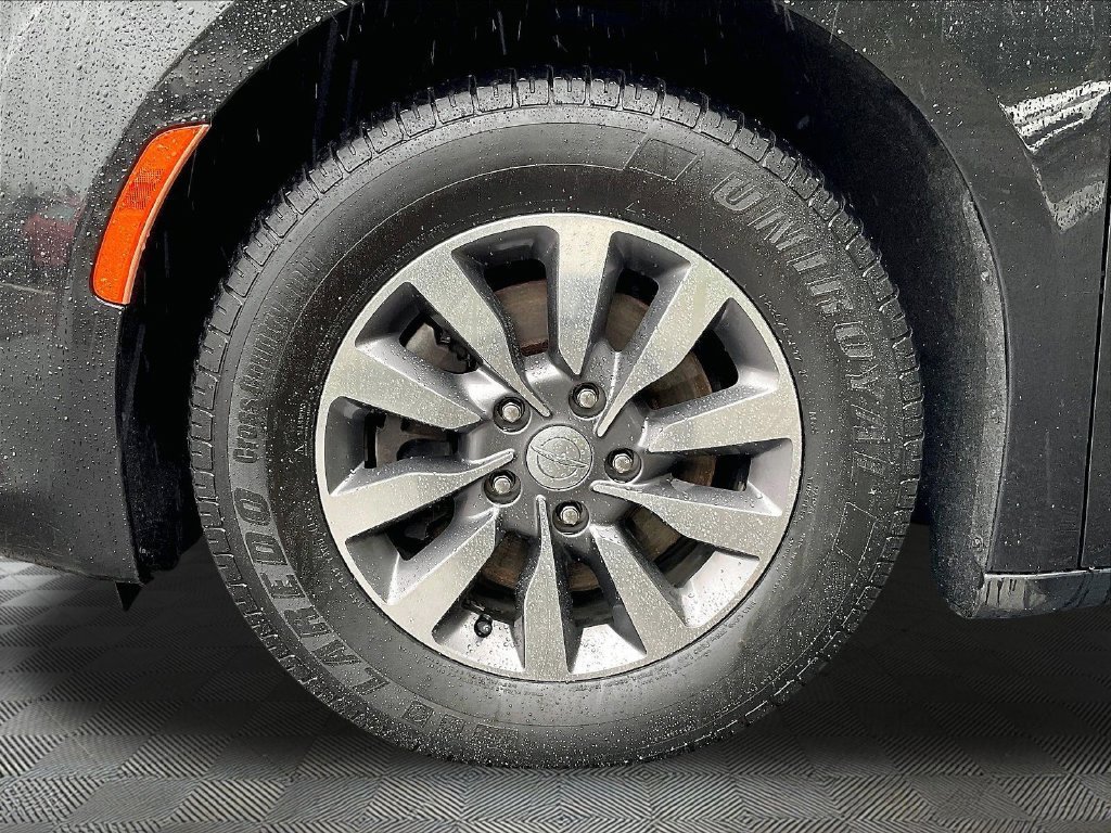 Used 2019 Black Chrysler Touring L Plus image 23