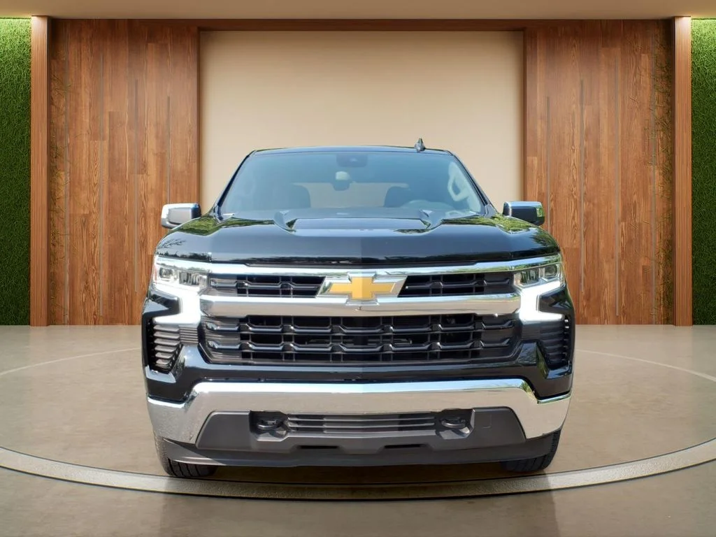 Used 2025 Black Chevrolet LT image 2