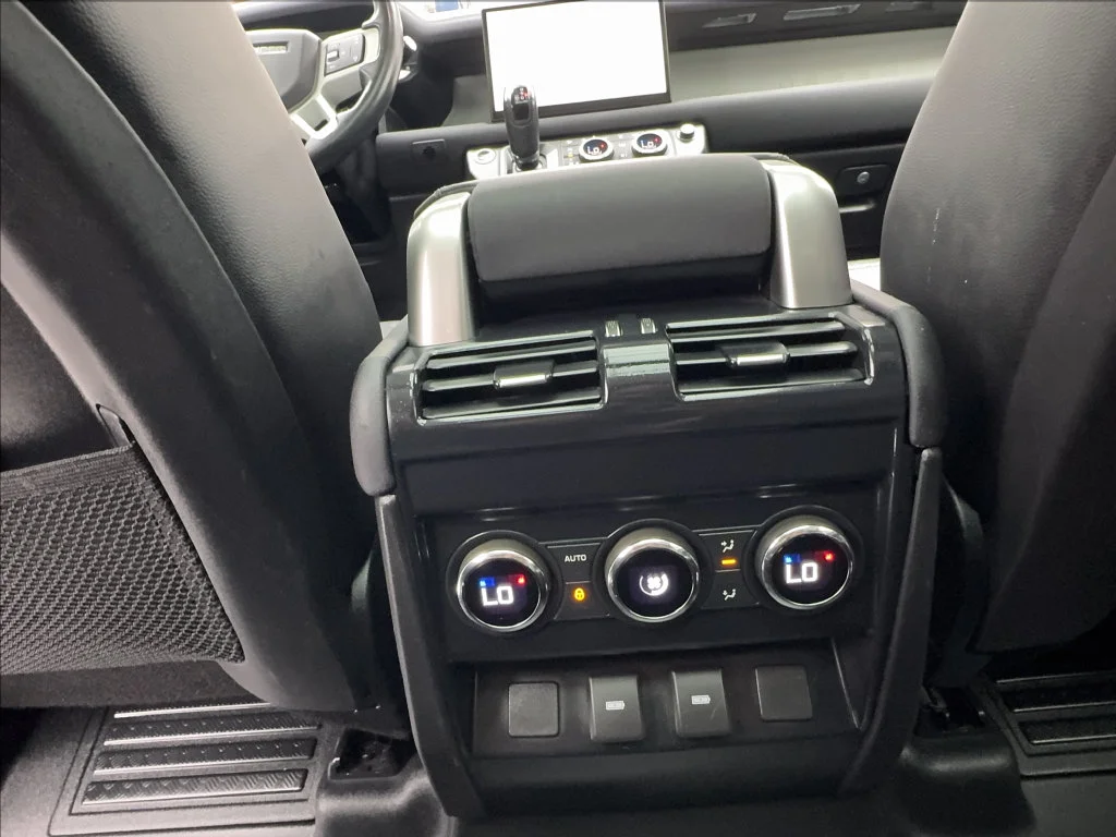 Used 2023 White Land Rover SE image 43
