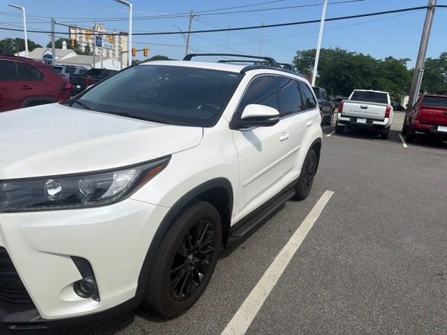 Used 2019 White Toyota SE image 3