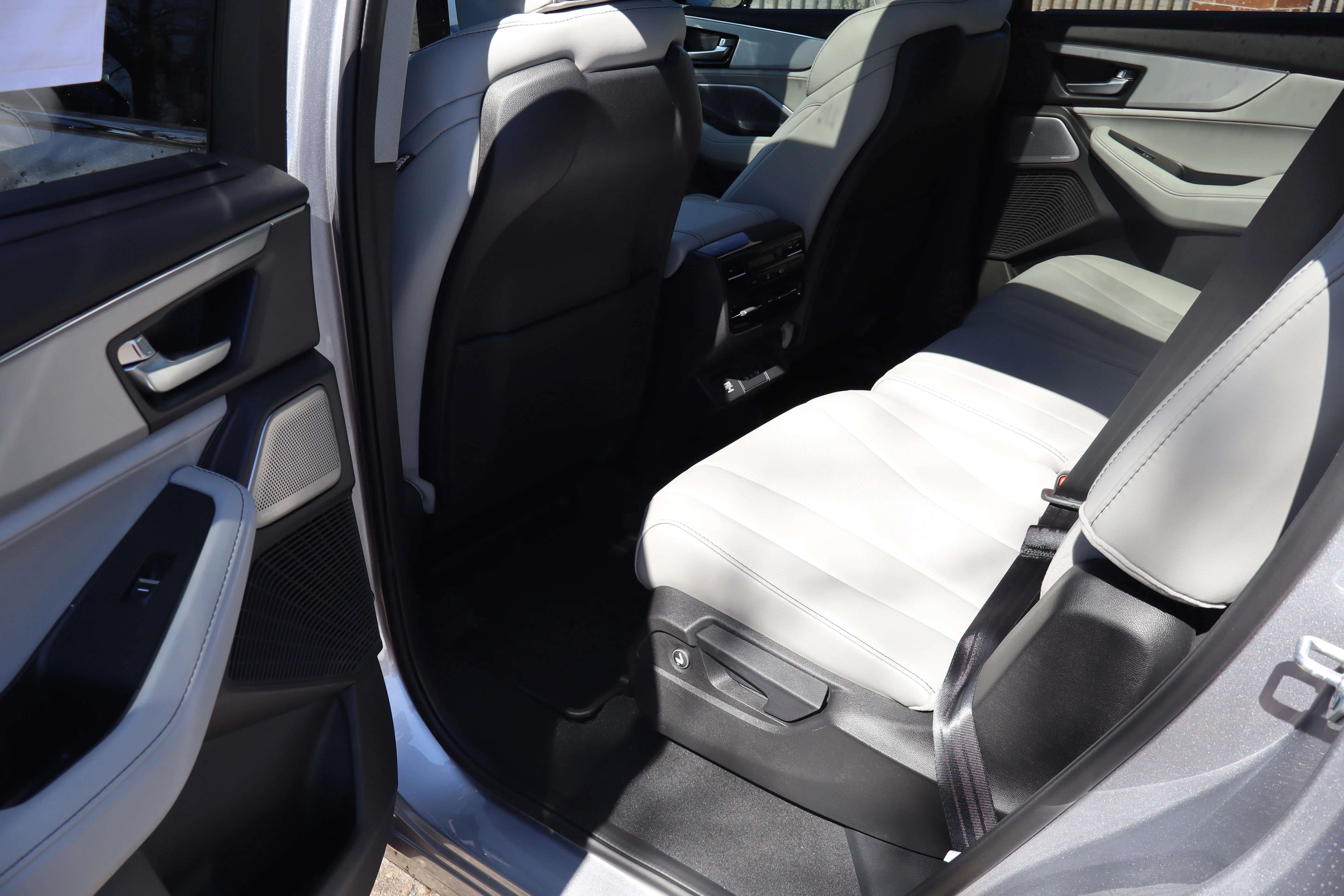 New 2026 Solar Silver Metallic Acura w/Technology Package image 25