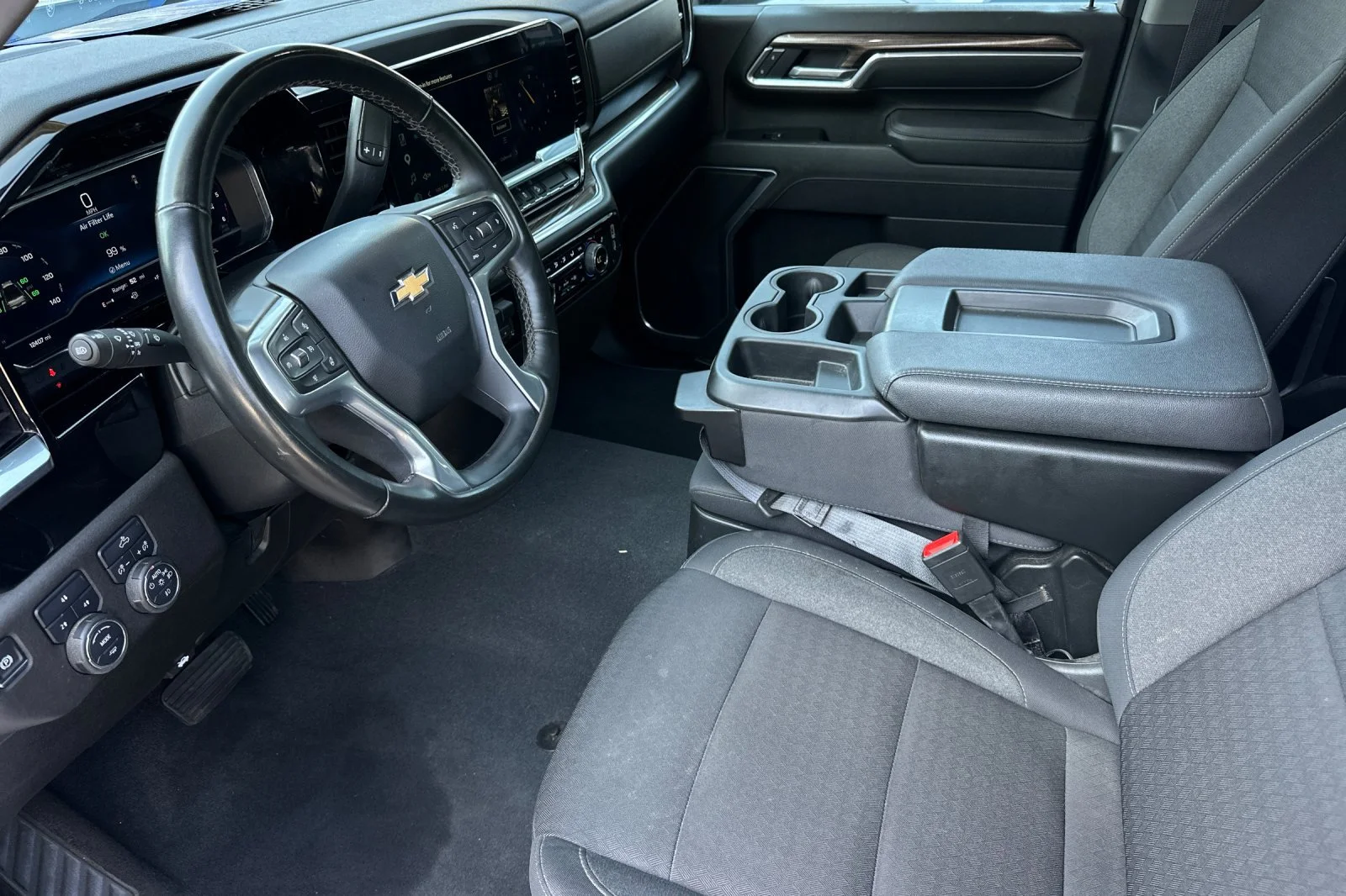 Used 2025 White Chevrolet LT image 9