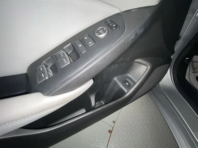 Used 2018  Honda LX image 13