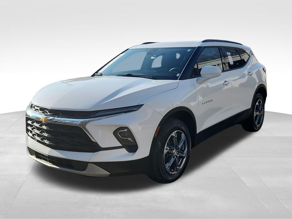 Used 2024 White Chevrolet LT image 4