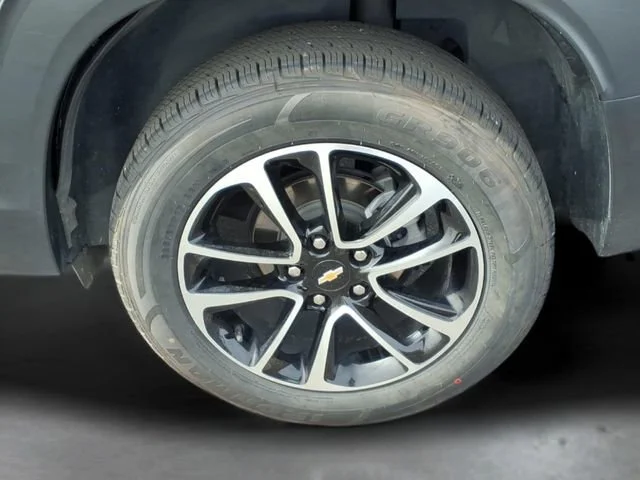 Used 2025 Mosaic Black Metallic Chevrolet LT image 29