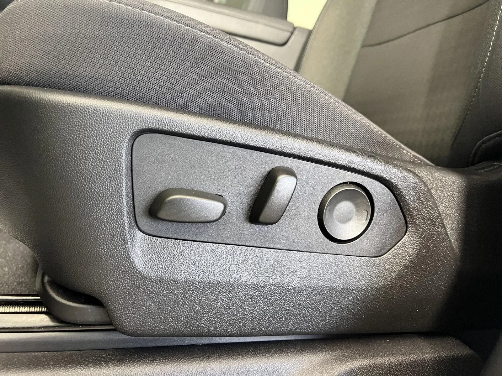 Used 2024 Summit White Chevrolet RST image 6