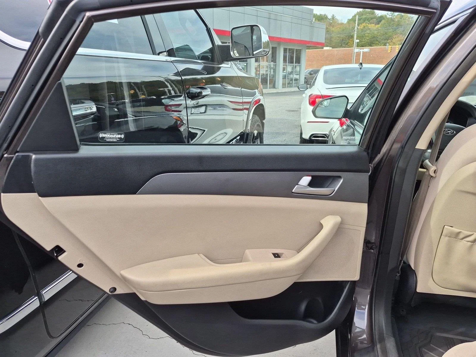 Used 2015 Dark Truffle Hyundai 2.4L SE image 25