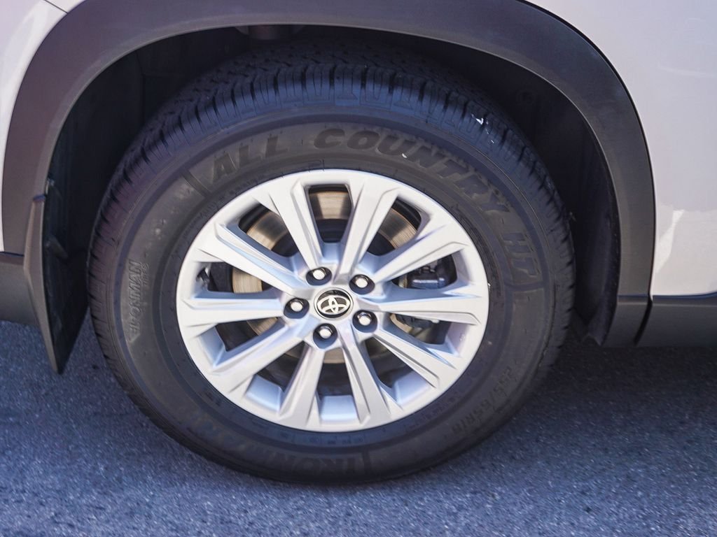 Used 2024 White Toyota XLE image 8