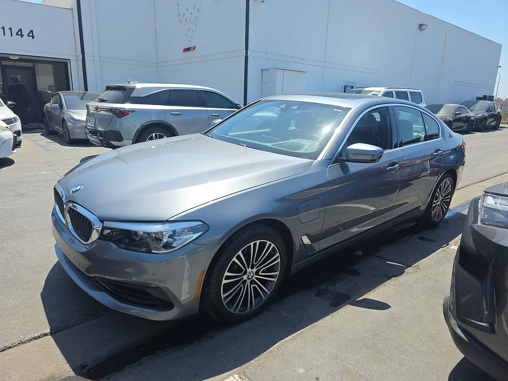 Used 2020 Bluestone Metallic BMW 530e iPerformance image 2