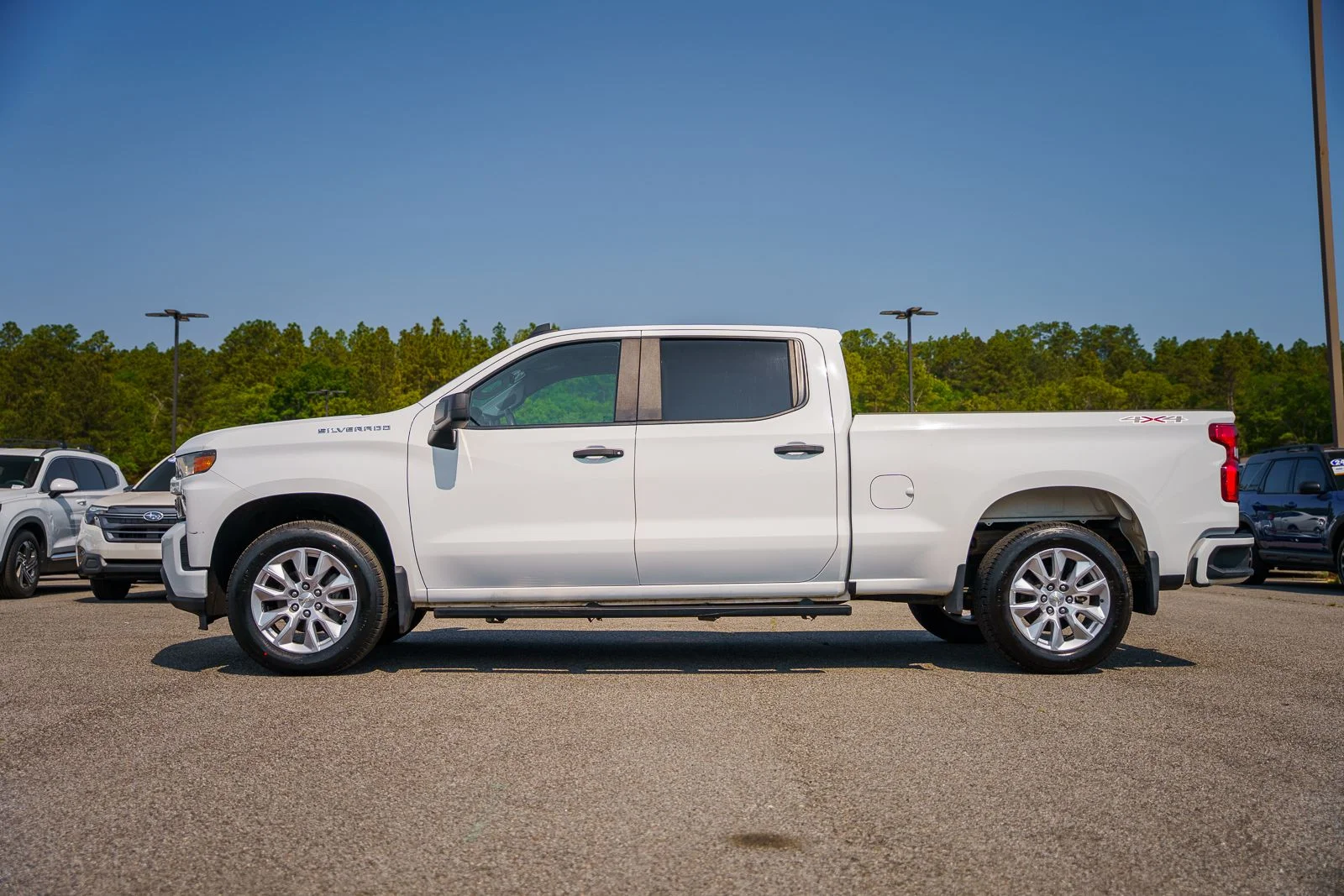 Used 2022  Chevrolet Custom image 3