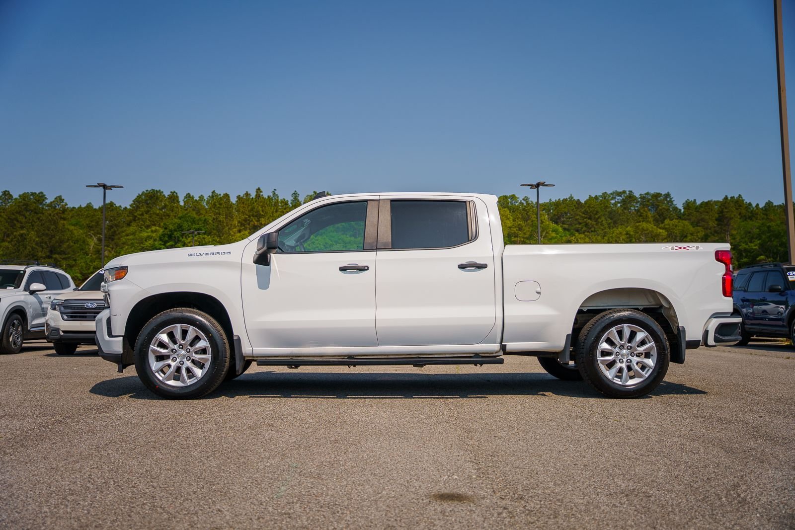 Used 2022  Chevrolet Custom image 3