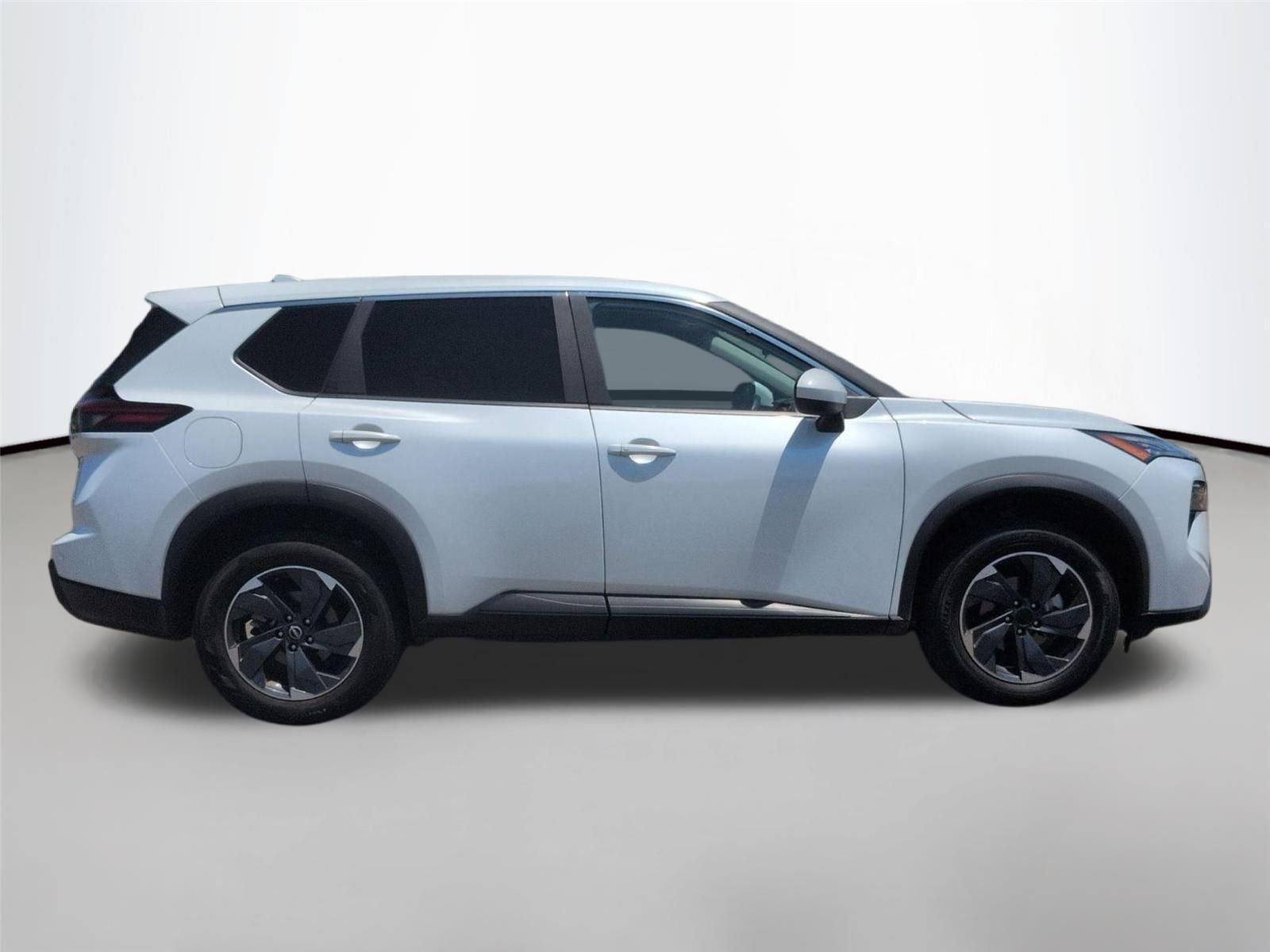 Used 2024 Everest White Pearl Nissan SV image 6