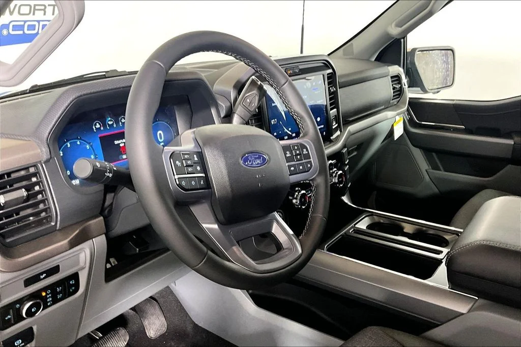 New 2026 Iconic Silver Metallic Ford XLT image 6