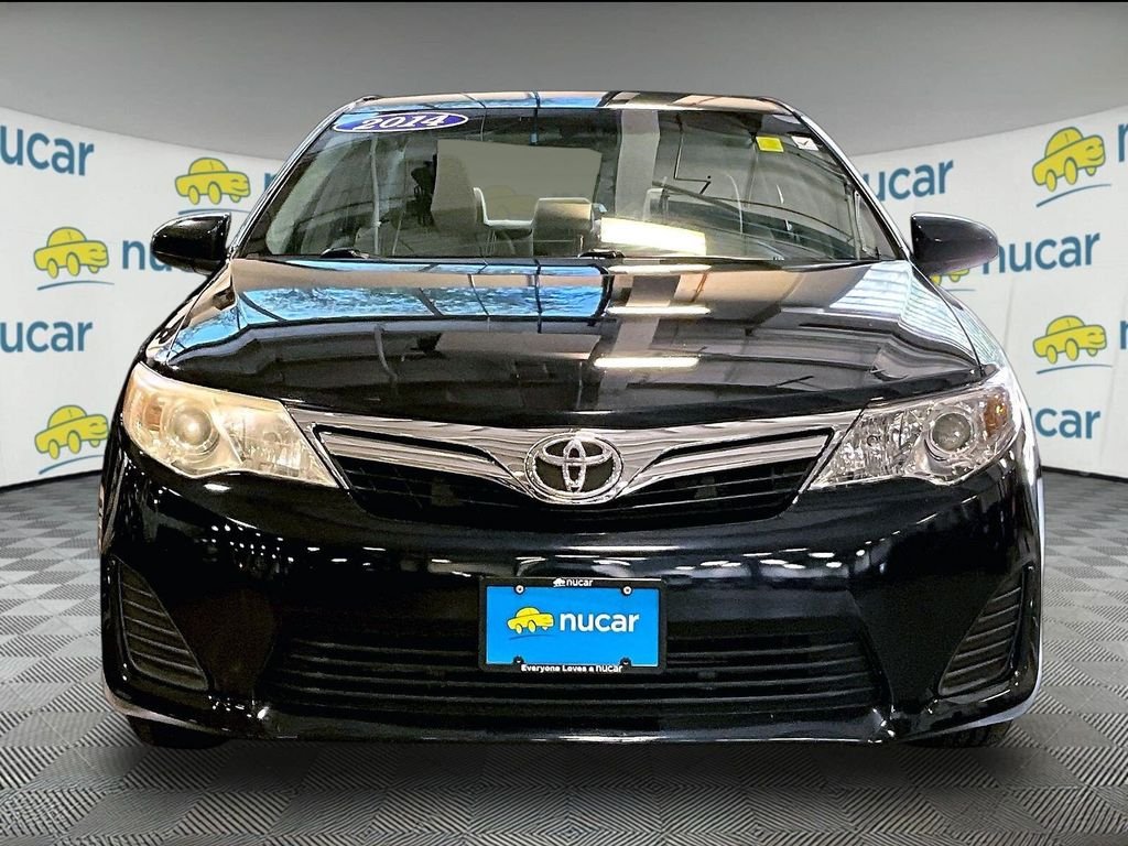 Used 2014 Gray Toyota LE image 2