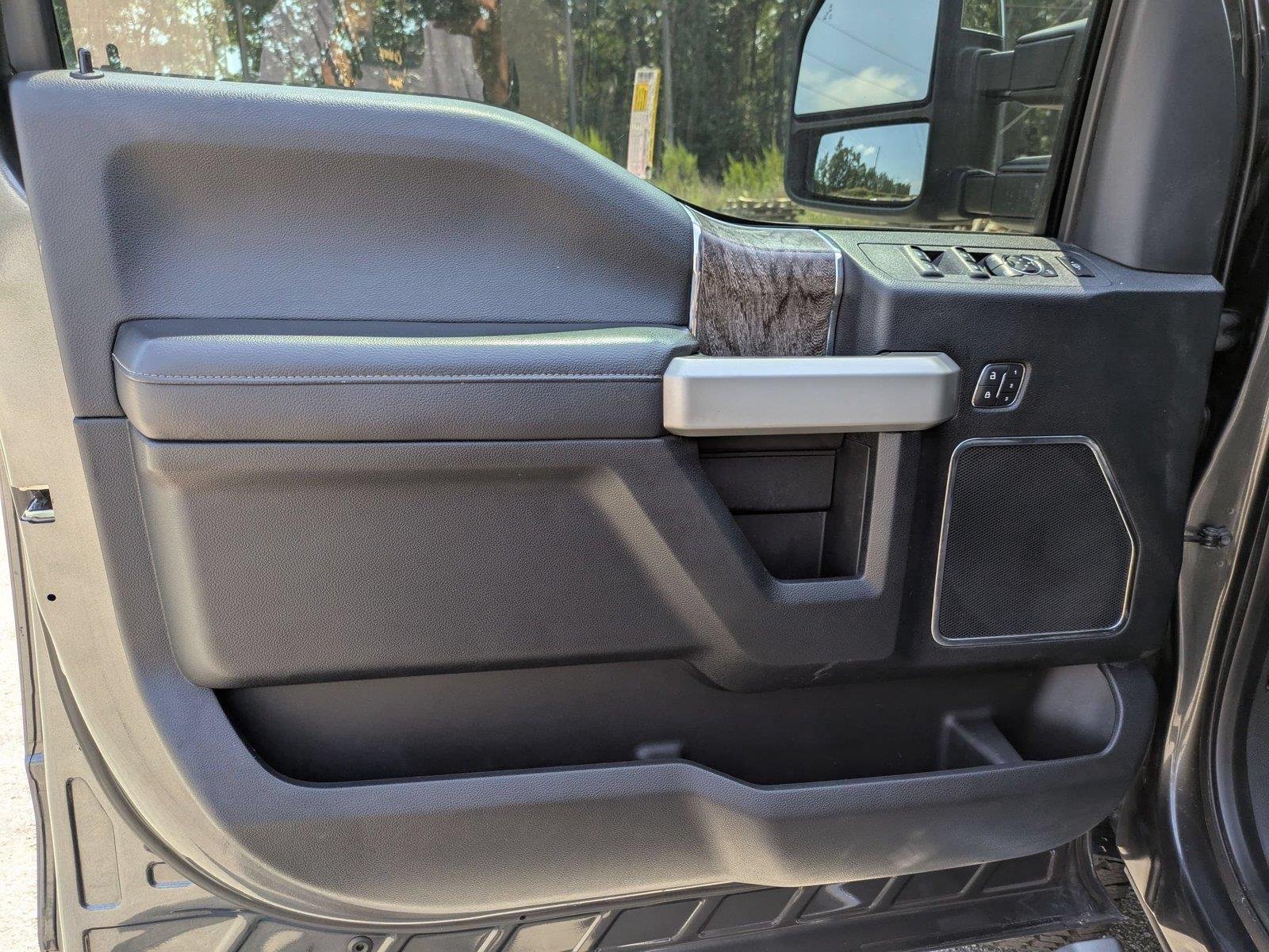 Used 2018 Magnetic Metallic Ford LARIAT image 11