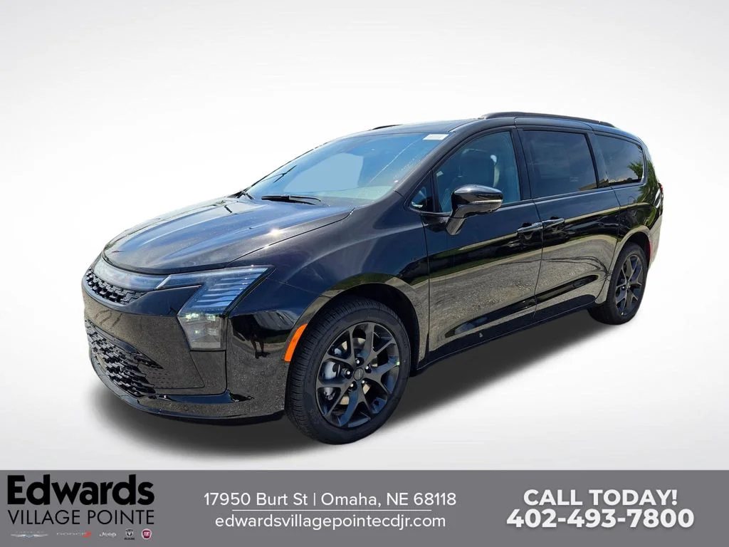 New 2027 Diamond Black Crystal Pearl-Coat Exterior Paint Chrysler Limited image 7