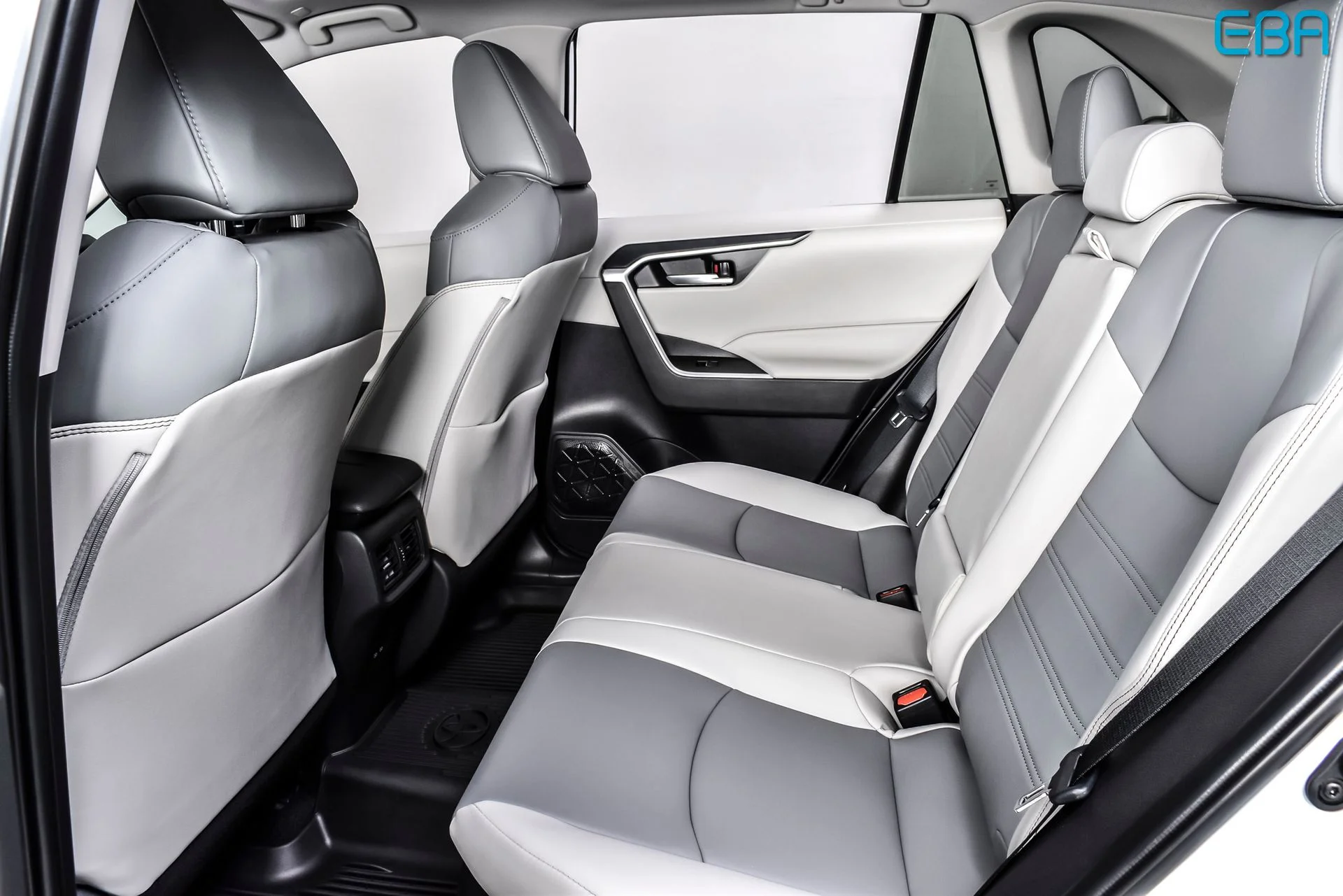 Used 2025 Pearl Toyota XLE Premium image 19