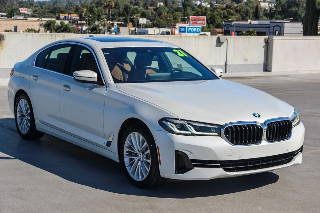 Used 2021 White BMW 540i image 3