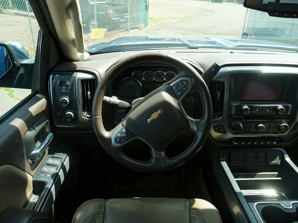 Used 2015 DEEP OCEAN BLUE METALLIC Chevrolet LTZ image 19