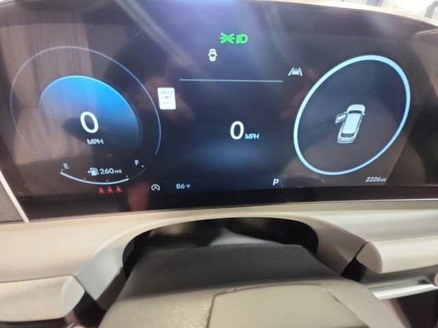 Used 2025 Red Hyundai SEL Convenience image 16
