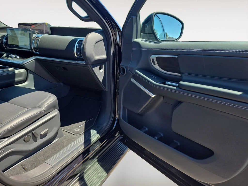 New 2026 AGATE BLACK METALLIC Ford Platinum image 9