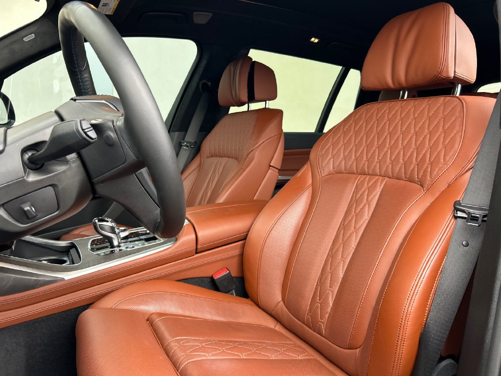 Used 2025 Blue BMW ALPINA XB7 image 14
