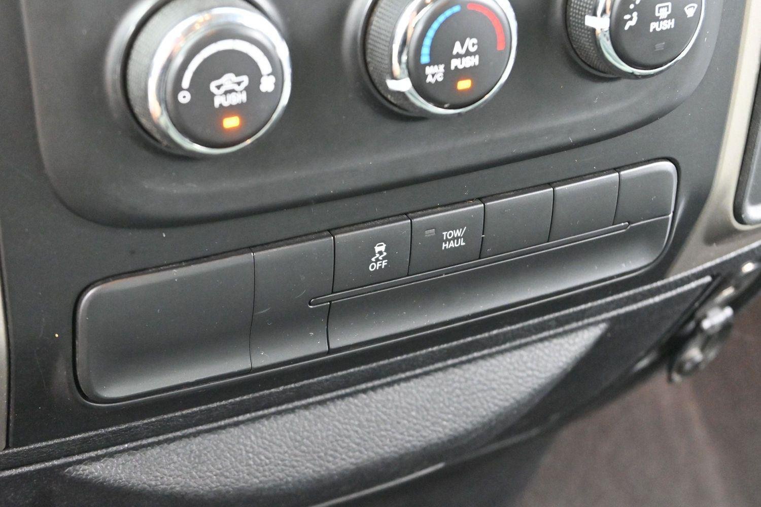 Used 2015 Bright Silver Metallic Clearcoat Ram SLT image 22