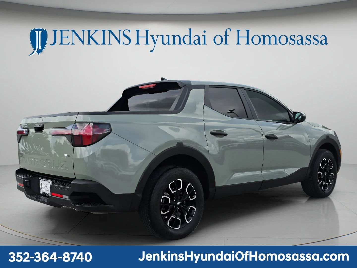 Used 2024 Green Hyundai SE image 5