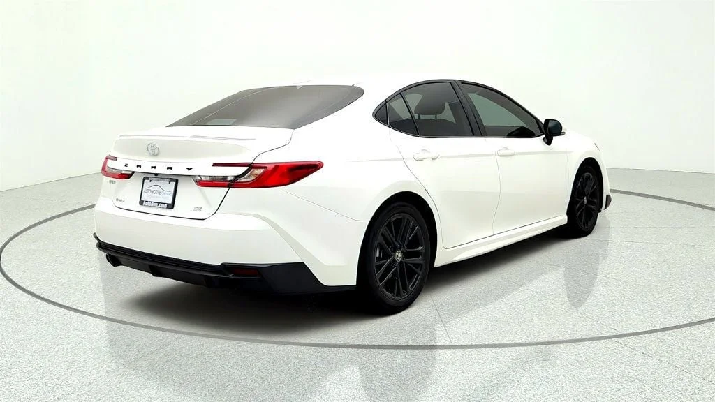 Used 2025 Ice Cap Toyota SE w/ Convenience Pkg image 5