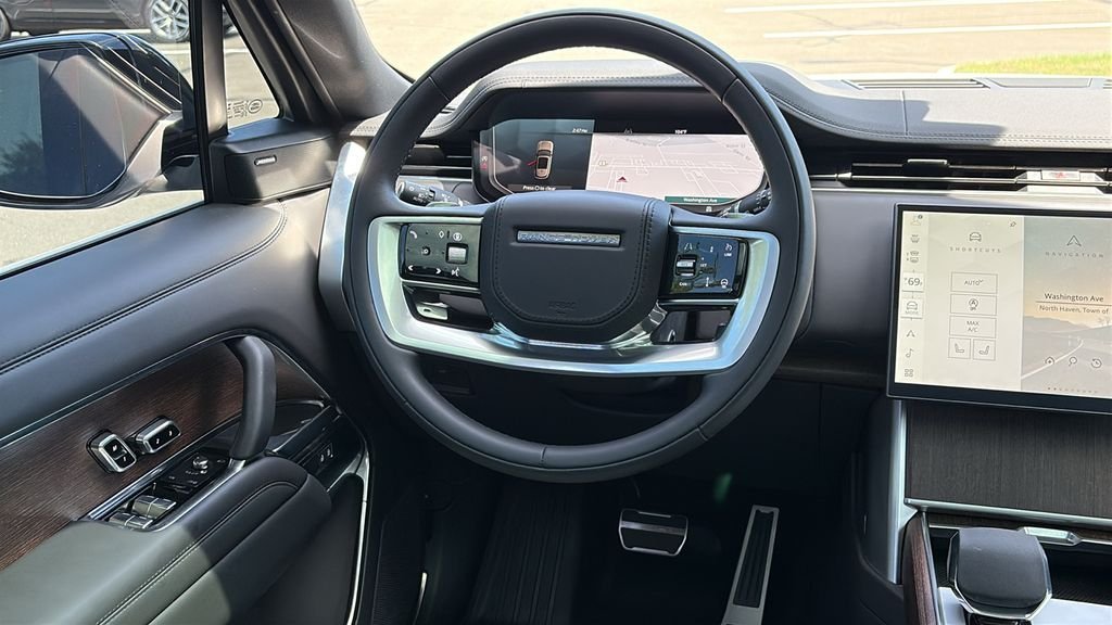 Used 2025 White Land Rover SE image 22
