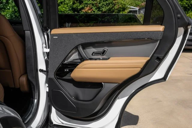 New 2026  Land Rover SE image 55
