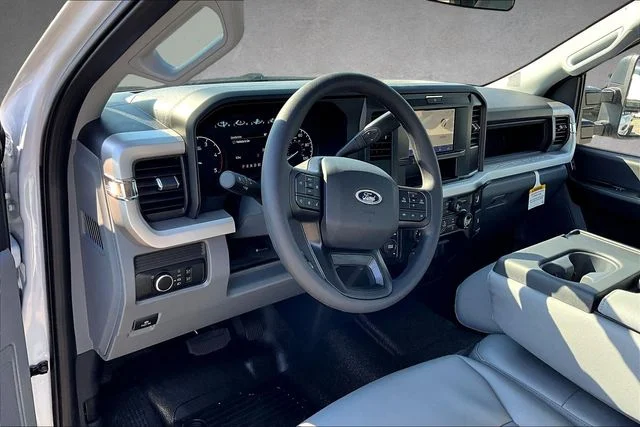 2026 Ford F-350 Super Duty Chassis Cab XL - Photo 6