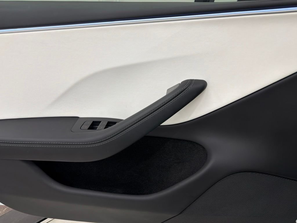 Used 2025 White Tesla Long Range image 19