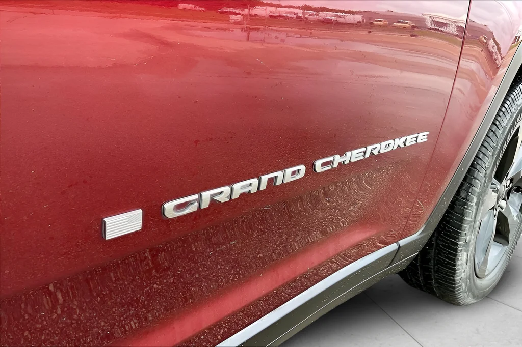 Used 2021 Red Jeep Limited image 33