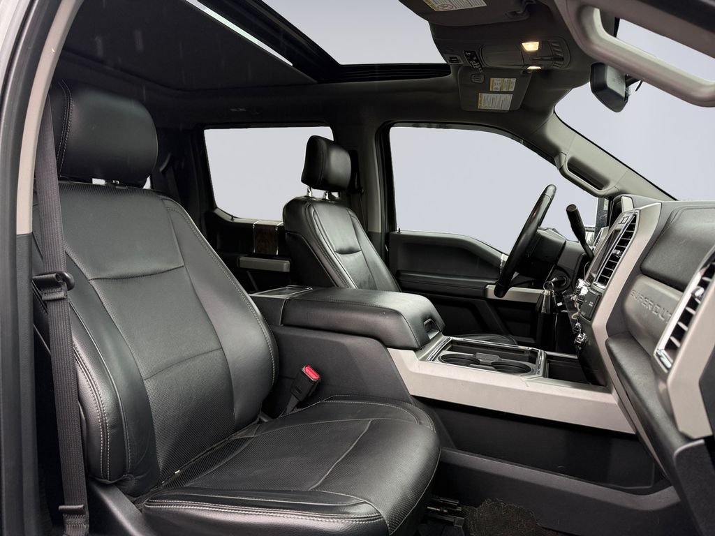 Used 2017  Ford Lariat image 18