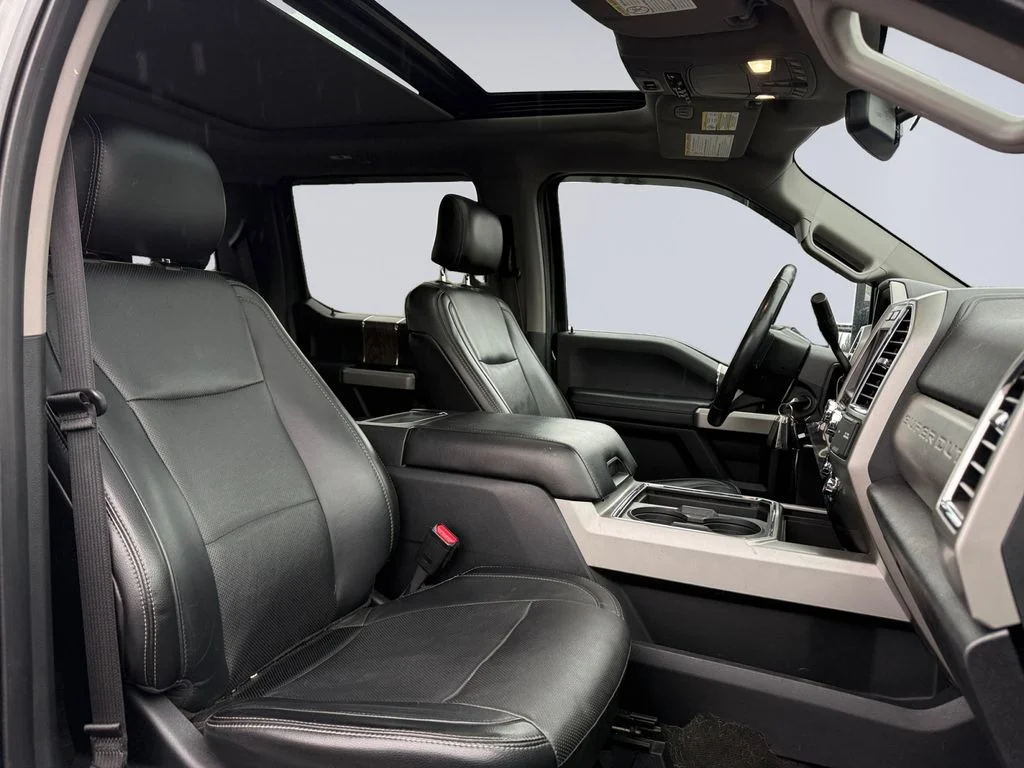 Used 2017  Ford Lariat image 18
