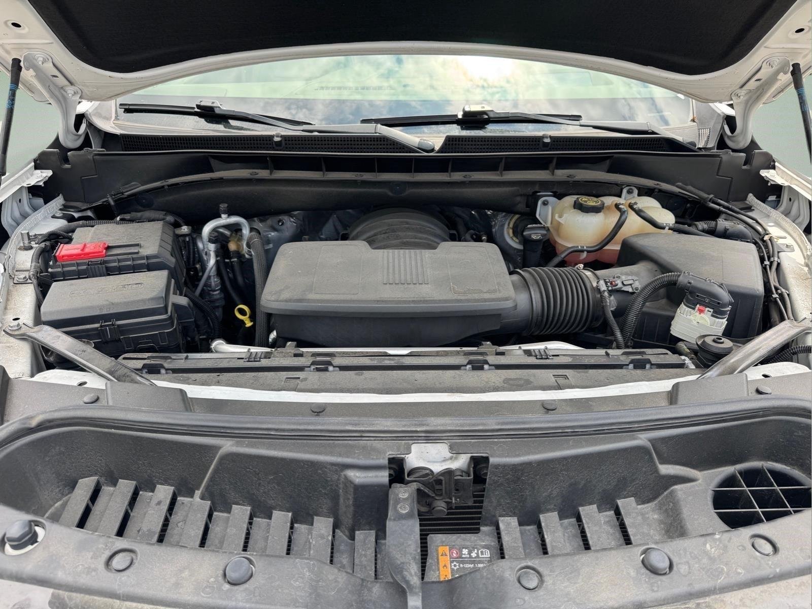 Used 2022 White Frost Tricoat GMC Denali image 9