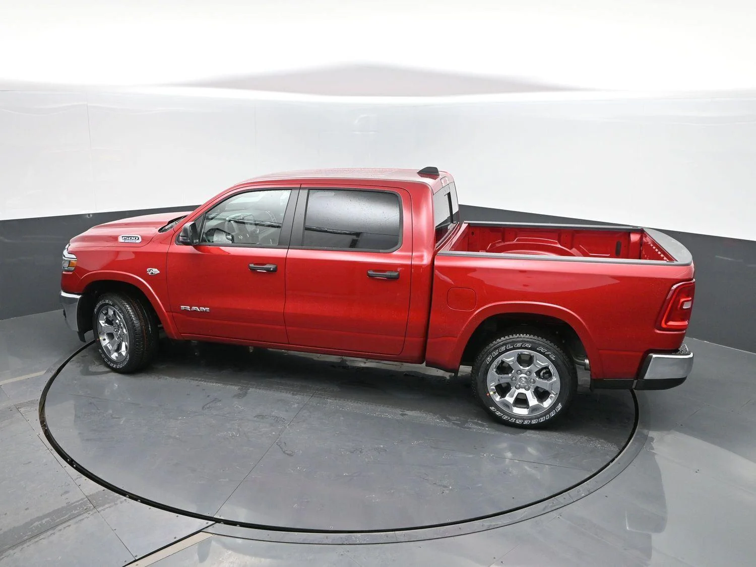 New 2026 Molten Red Pearl-Coat Exterior Paint RAM Big Horn image 40