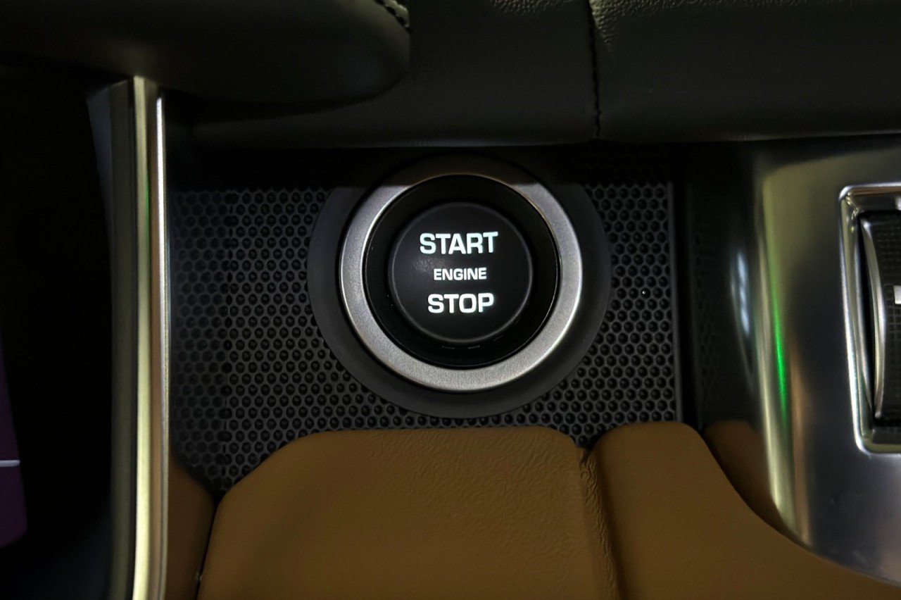 Used 2022 Santorini Black Metallic Land Rover Autobiography image 21