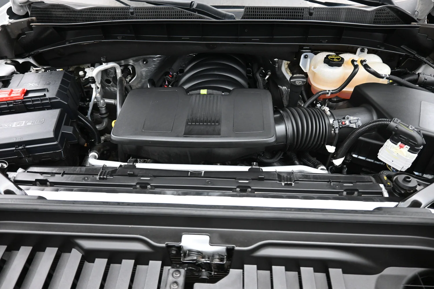 Used 2025 White GMC SLT image 7