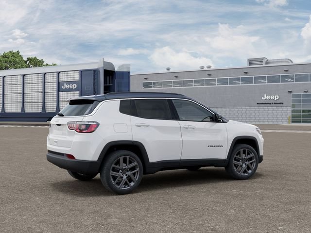 New 2026 Bright White Clear-Coat Exterior Paint Jeep Limited image 4