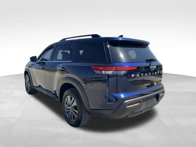 Used 2022 Blue Nissan SV image 5