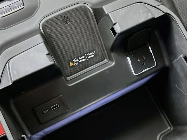 Used 2022 Silver GMC Denali image 36