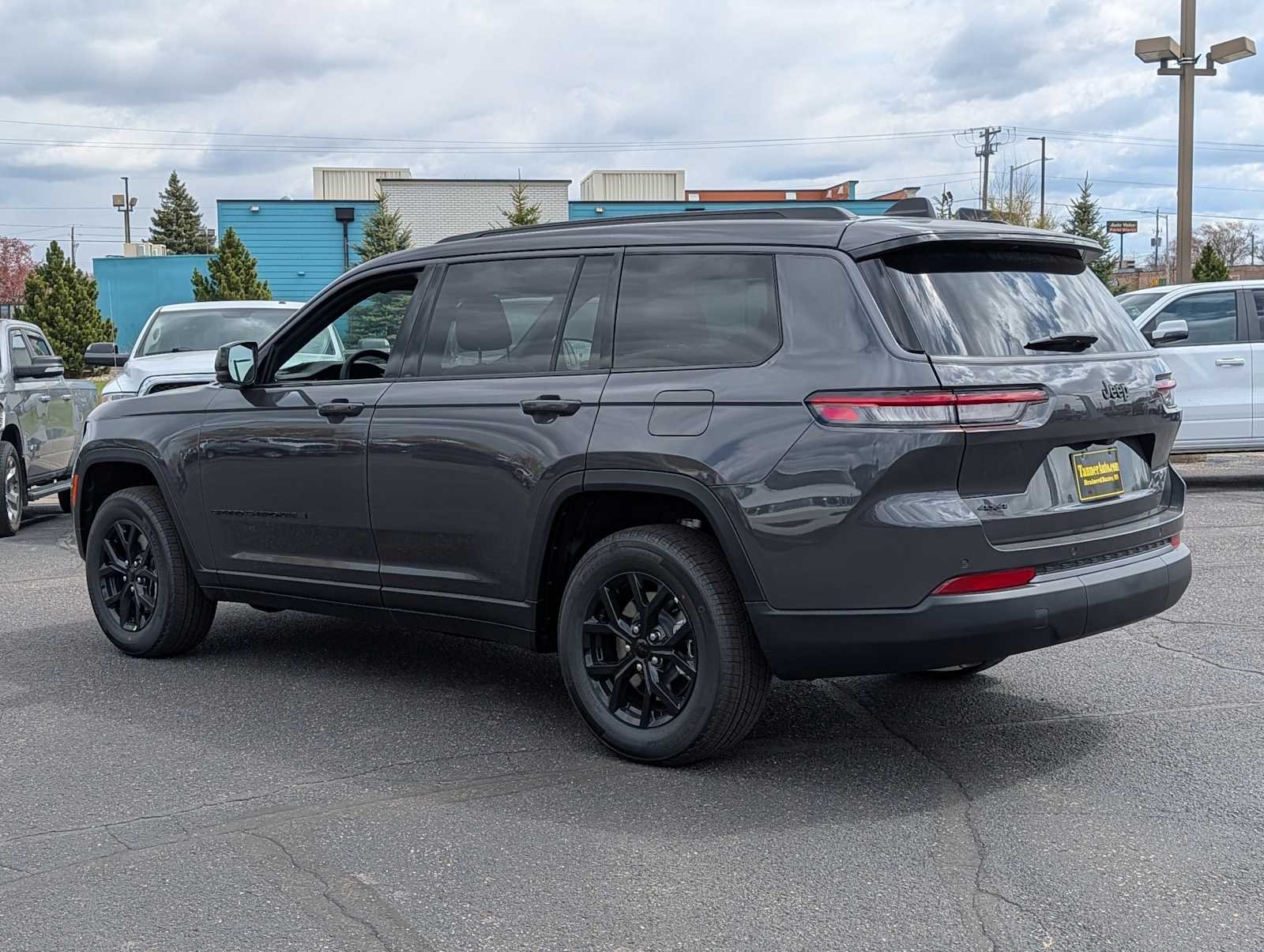 New 2026 Baltic Gray Metallic Clear-Coat Exterior Paint Jeep Laredo Altitude image 5