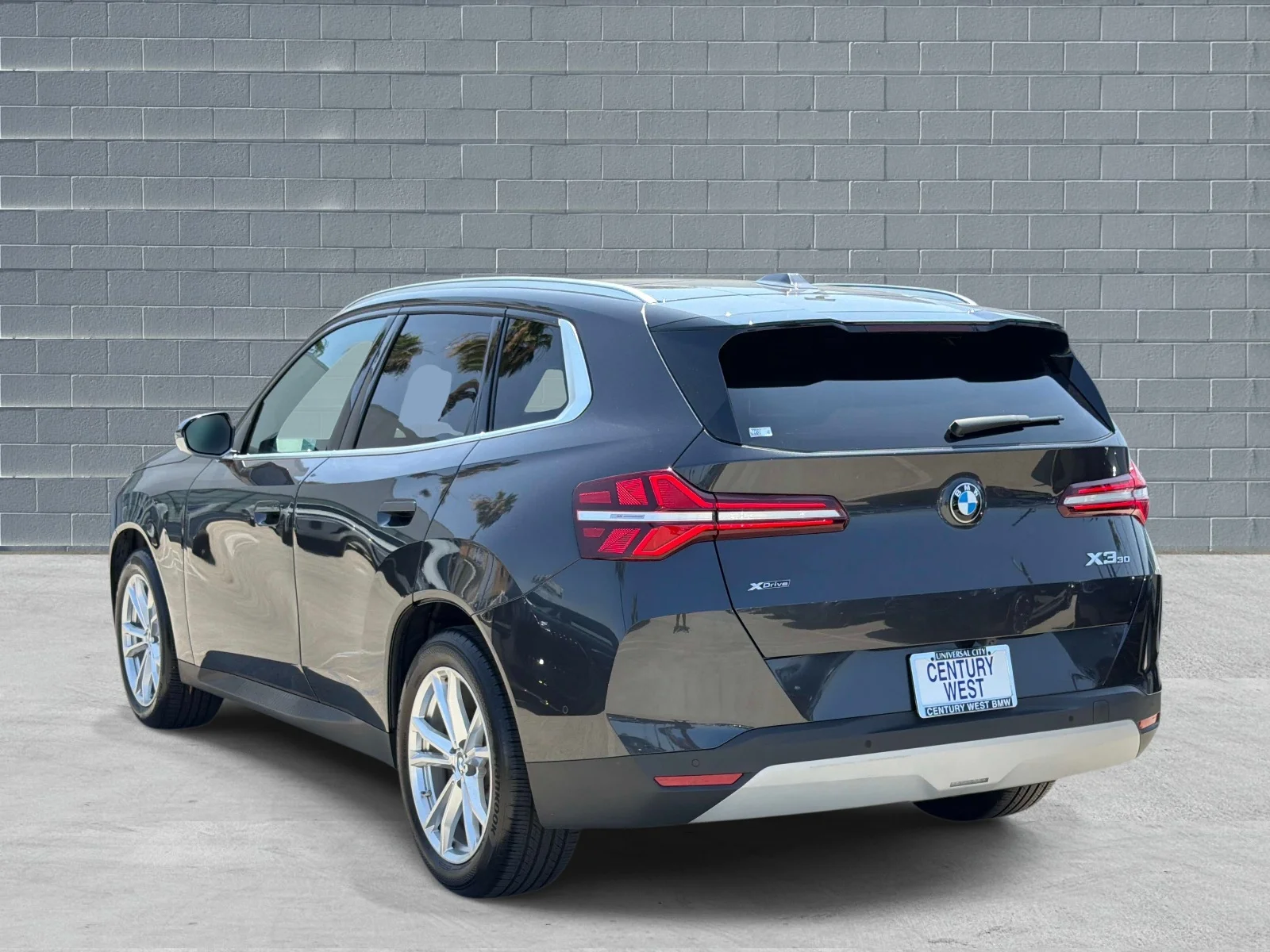 Used 2025 Dark Graphite Metallic BMW 30 xDrive Sports Activity Vehicle image 3