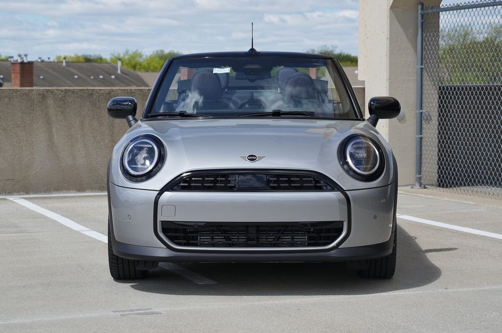 New 2026 Silver MINI Signature Plus image 2