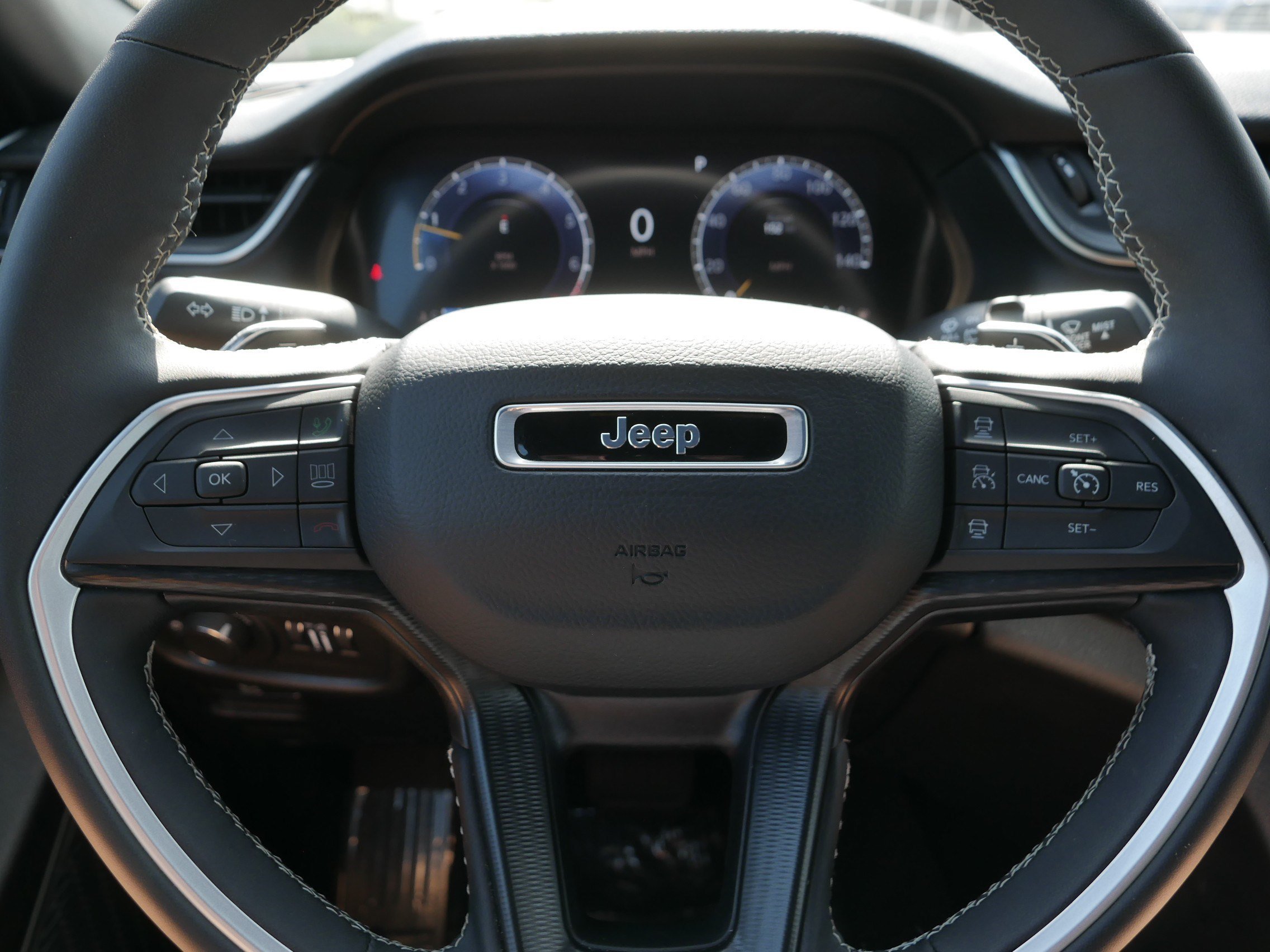 Used 2025 Bright White Clearcoat Jeep Altitude X image 25